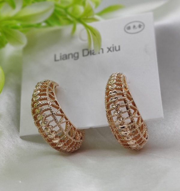 Imported Elegant Hollow Heart Design Gold-plated Hoop Earrings – Luxurious Gold Finish